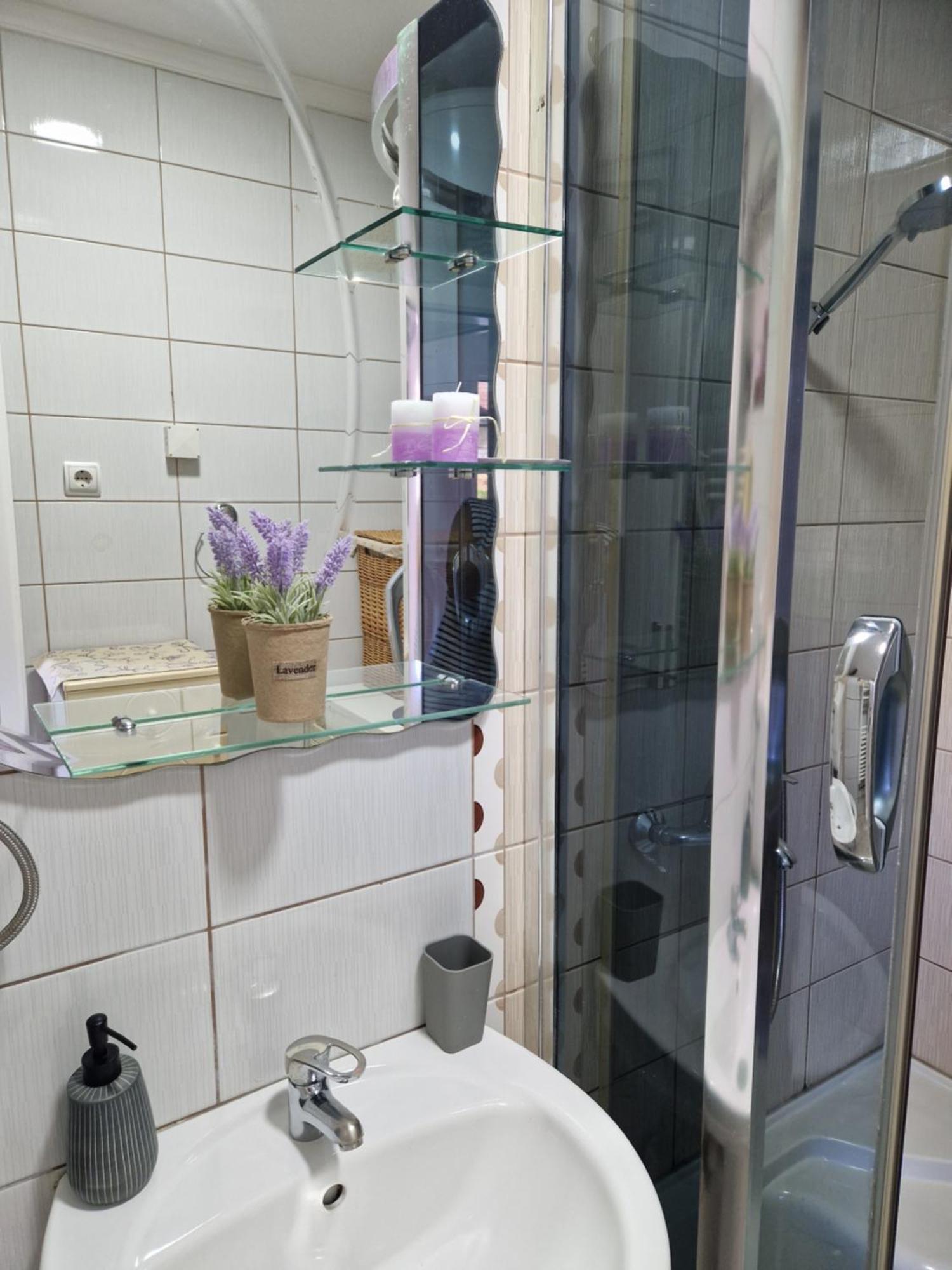 טוזלה Guesthouse Irac מראה חיצוני תמונה