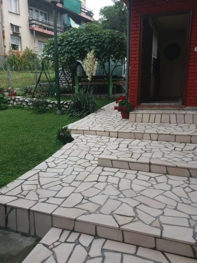 טוזלה Guesthouse Irac מראה חיצוני תמונה